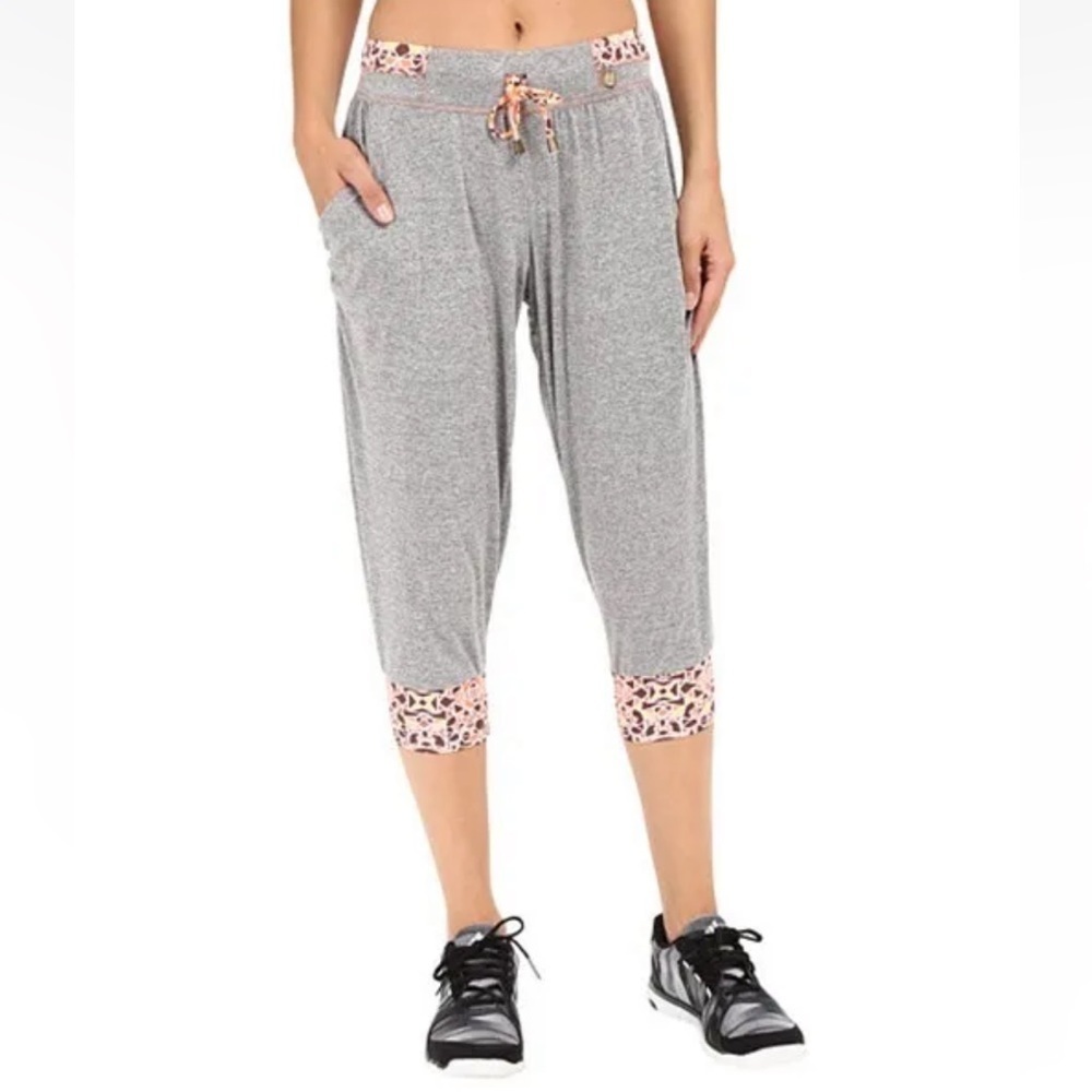 MAAJI Breezy Lion Jogger Capris